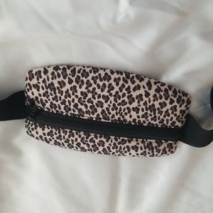 NWOT Oak and Reed Fashion Forward Fitness waist bag